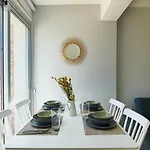 Phaedrus Living City View Fountain Court 08