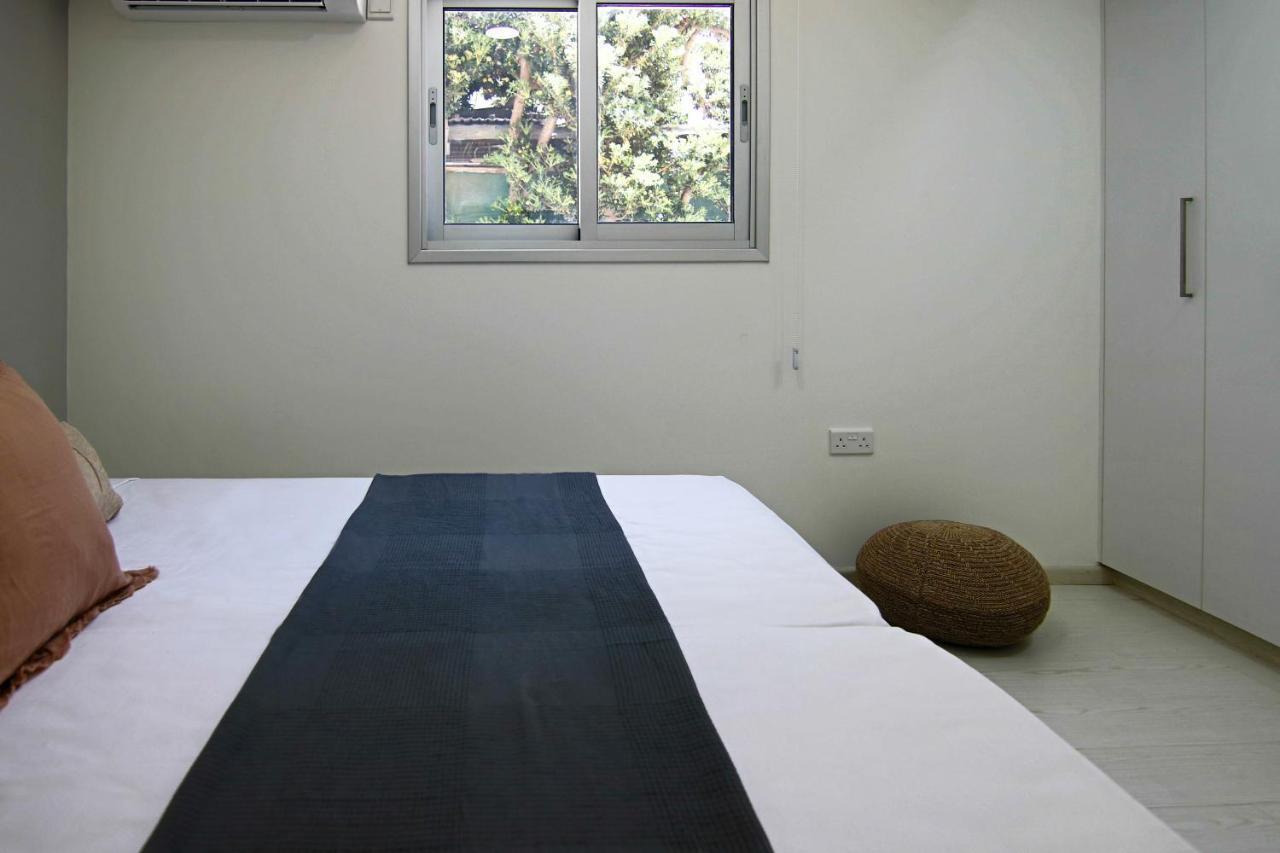 Apartment Phaedrus Living City View Fountain Court 08